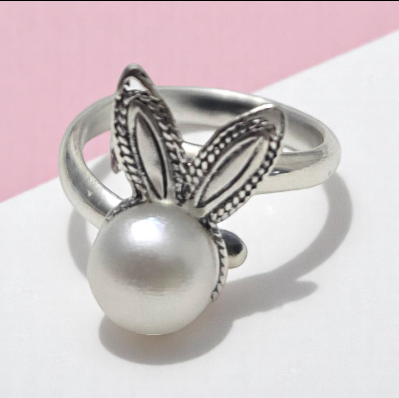 Bunny pearl ring