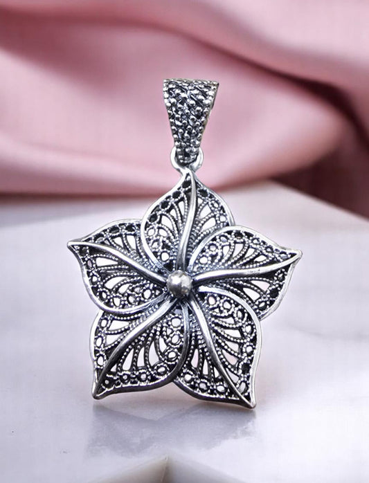Liss silver charms