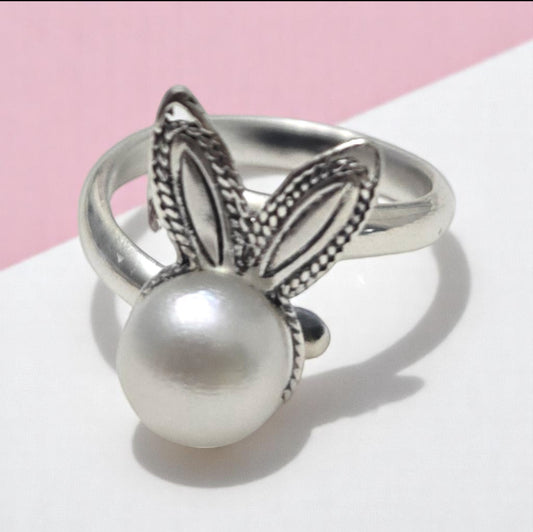 Bunny pearl ring