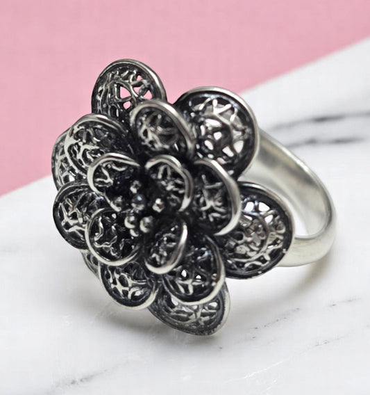 Lirio silver ring